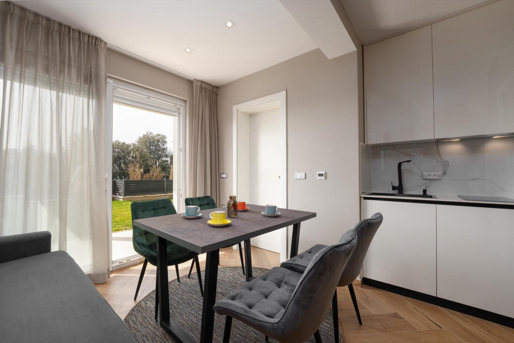 Larum Apartmens Врсар Екстер'єр фото