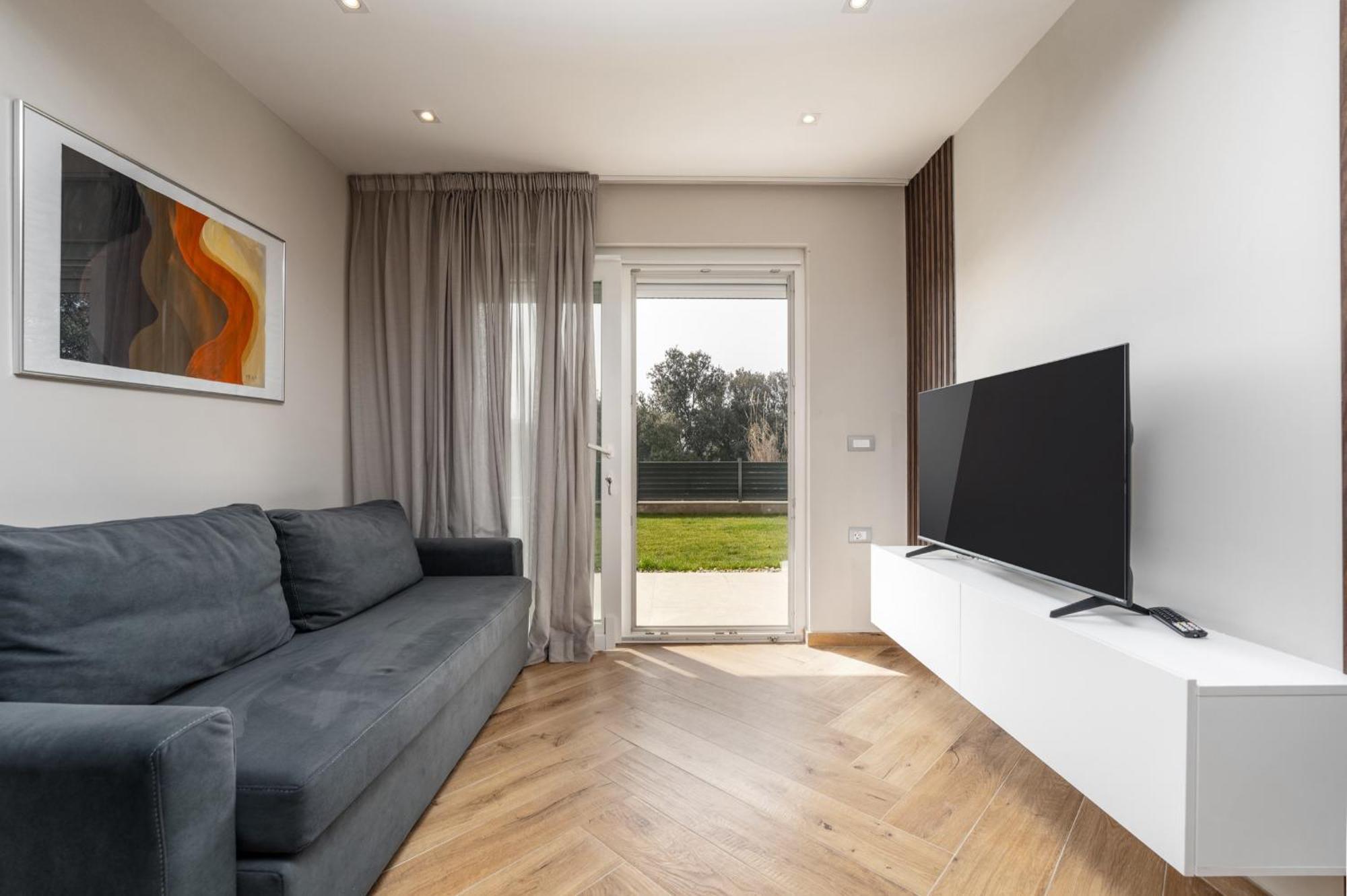 Larum Apartmens Врсар Екстер'єр фото