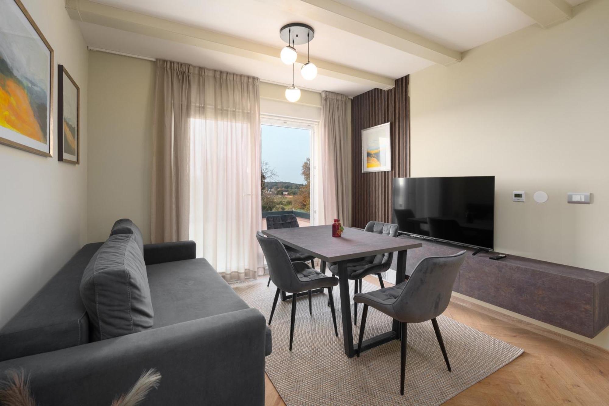 Larum Apartmens Врсар Екстер'єр фото